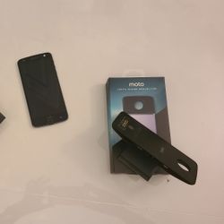 Moto Z Droid  Cell And Moto Insta Share Projector In Excellent Condition 