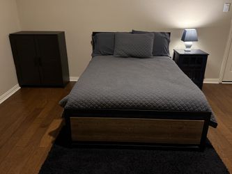 Full size bed and bedroom furniture