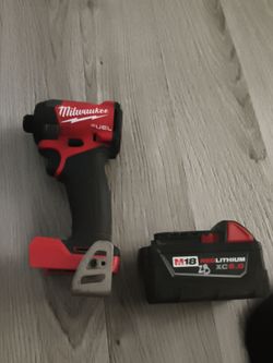 Milwaukee hex Impact 1/4
