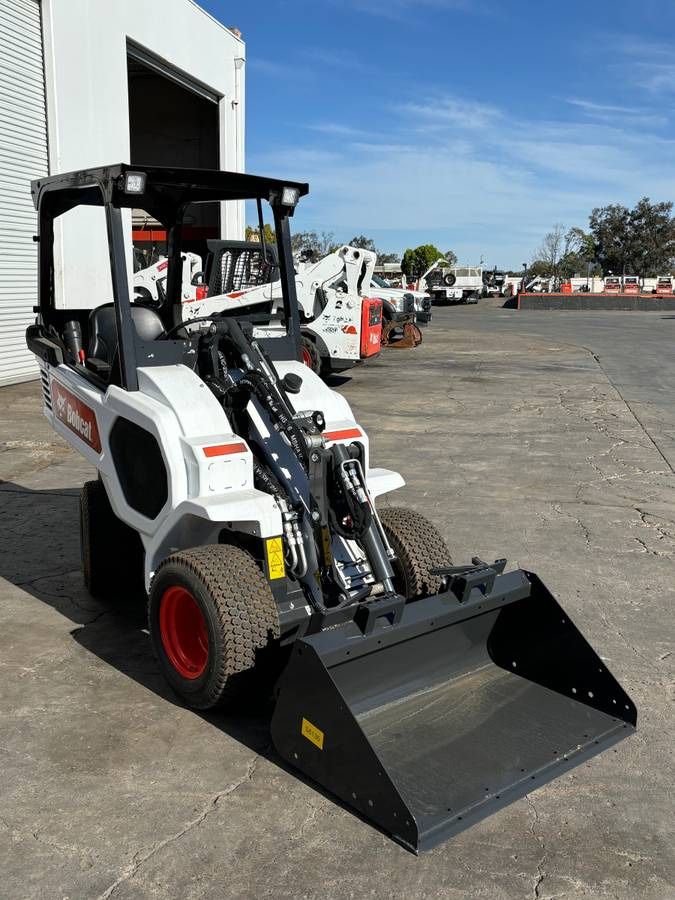 Bobcat L28 Articulated Loader β Compact, Powerful, and Versatile π§
