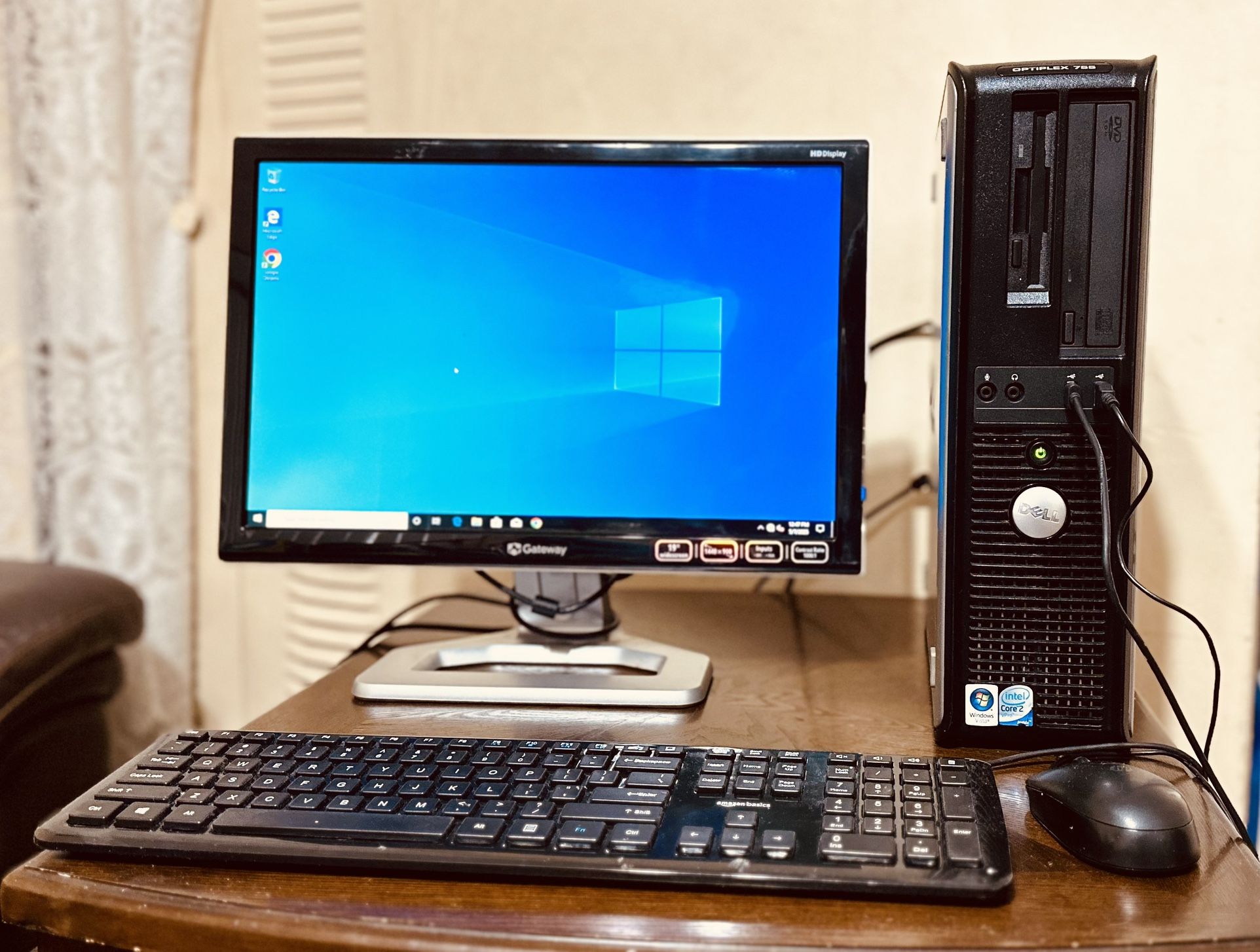 COMPUTER DESKTOP COMPLETE SET UP. FOR HOME OR OFFICE. JUST $99. PERFECT WORKING CONDITION.