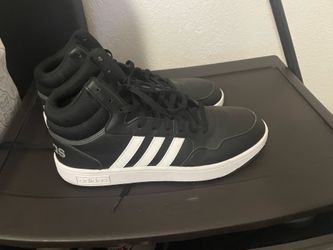 Men’s tennis shoes like new