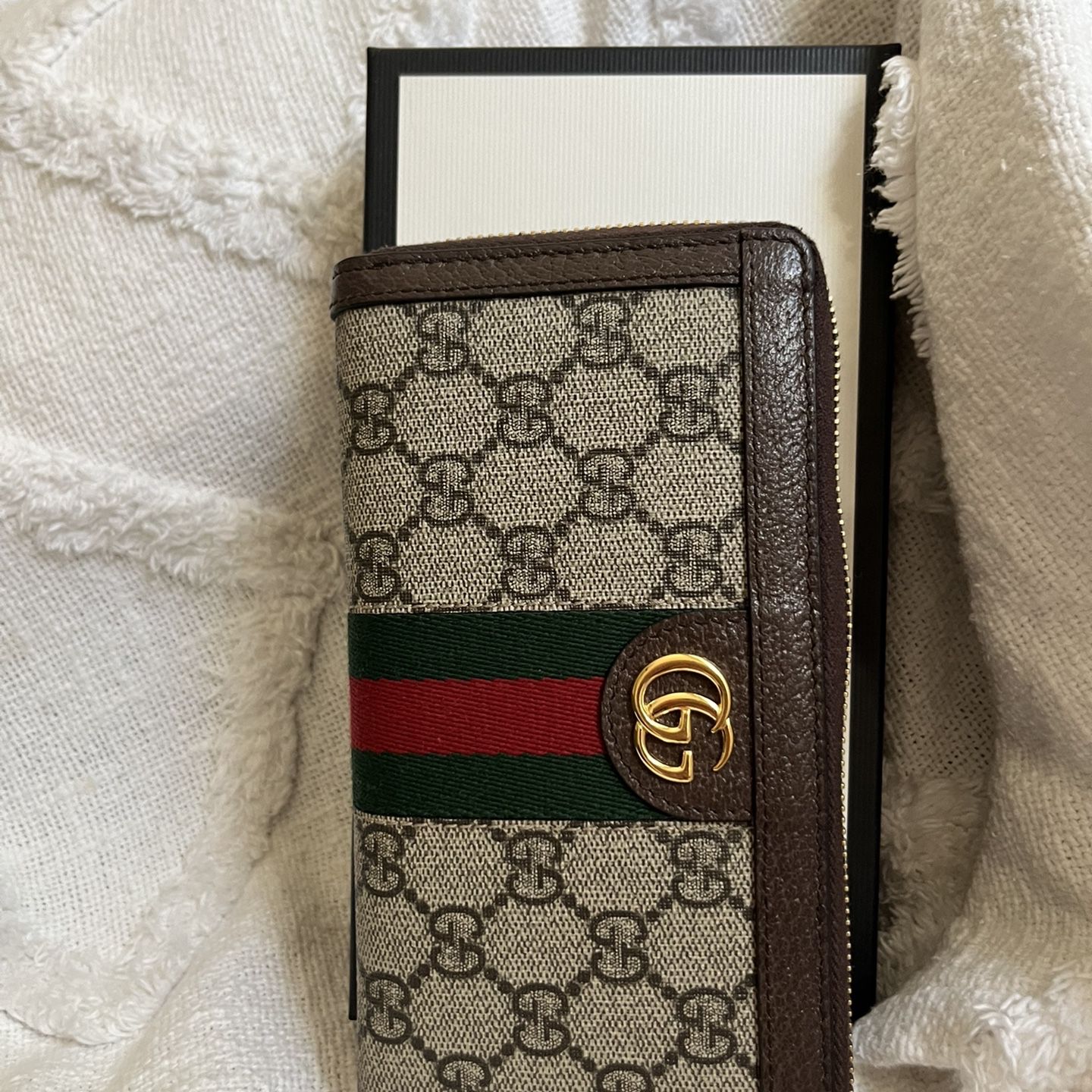 Gucci Bifold Wallet for Sale in Los Angeles, CA - OfferUp