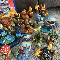 Skylanders Superchargers PS4 Portal Of Power (no Game DVD) and 29 Figures, Weapons and Vehicles 