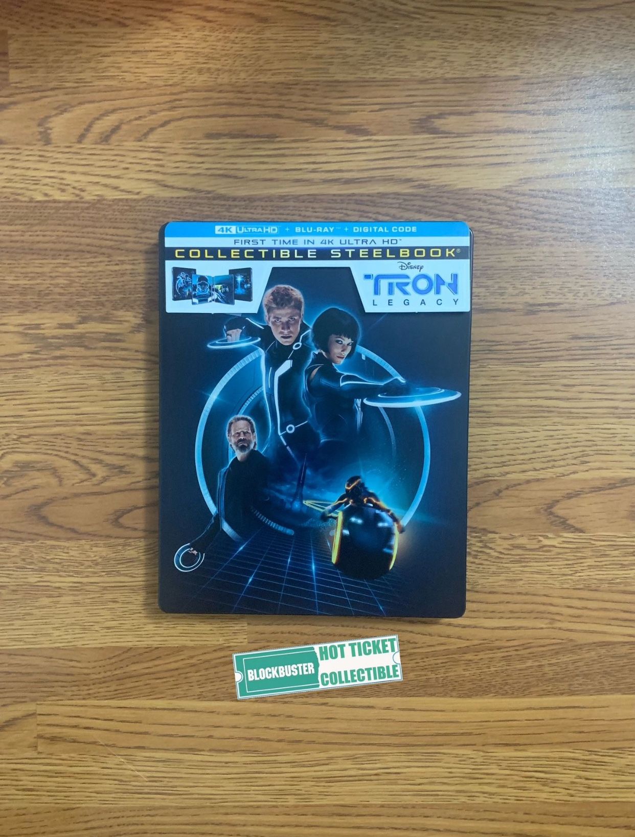TRON: Legacy (Limited-Edition Collectible Steelbook) 4K UHD Blu-ray Combo Pack [4K UHD Blu-ray + Blu-ray]