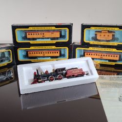 Bachmann HO Scale Electric Locomotive And Cars