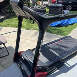 Smooth Fitness 675 Treadmill