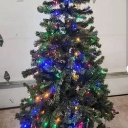 *** BRAND NEW- CHRISTMAS TREE ***