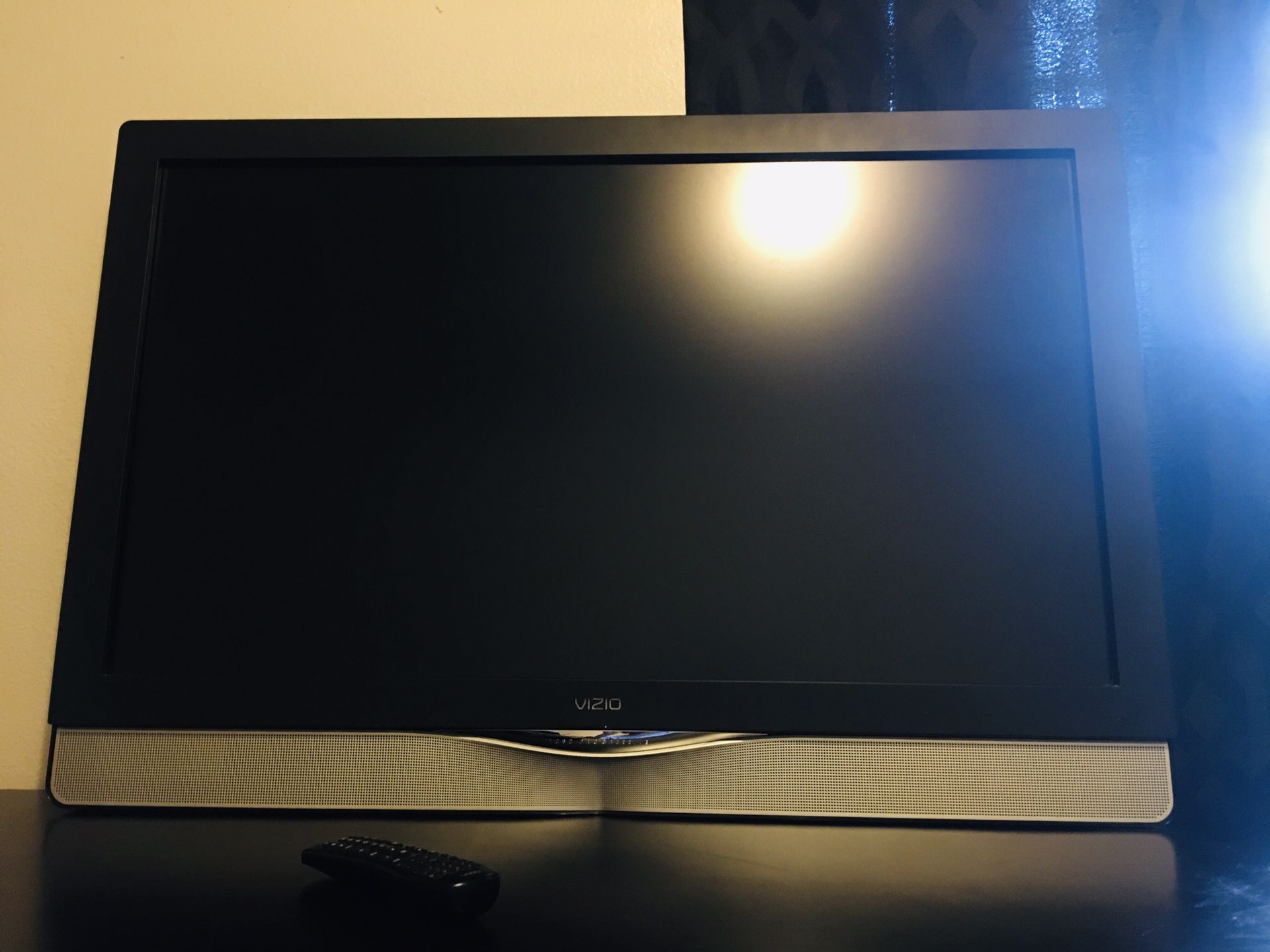 Tv vizzio ( don't have the base stand ) 42"