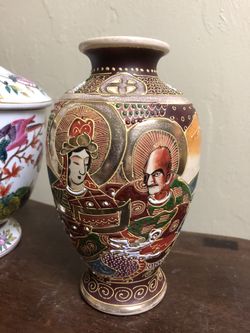 Vintage Satsuma Moriage Enamelled Vase