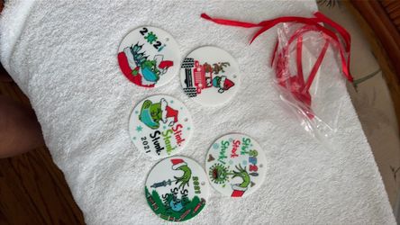 Five brand new grinch ornaments from 2021 brand new in the package