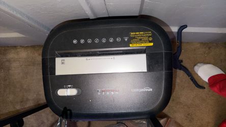Amazon basic Shredder