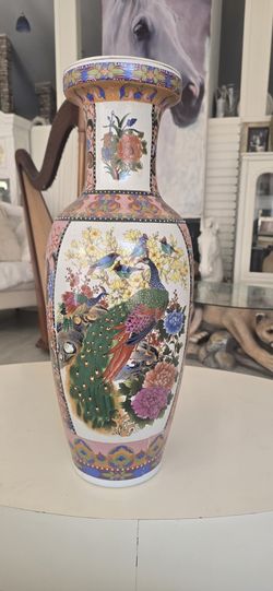 Chinese porcelain vase, 