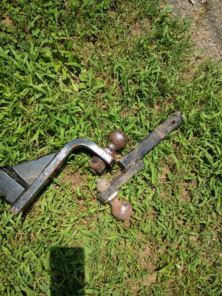 DeWalt & 2 Hitch Mounts