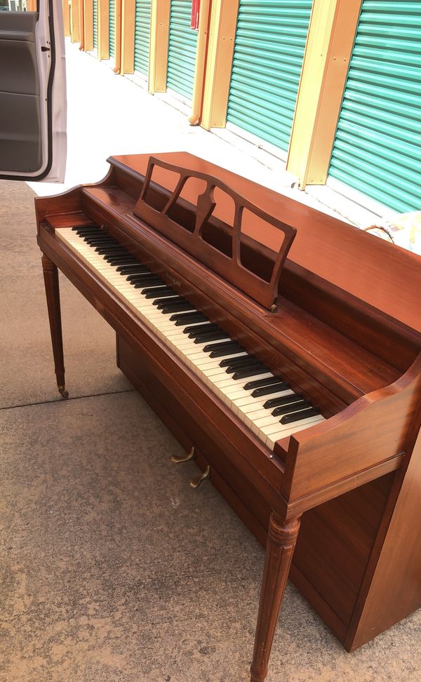 Huntington Piano vintage in wonderful condition like new for Sale in