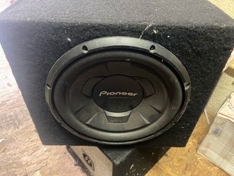 Pioneer 12 inch subwoofer with box cracked