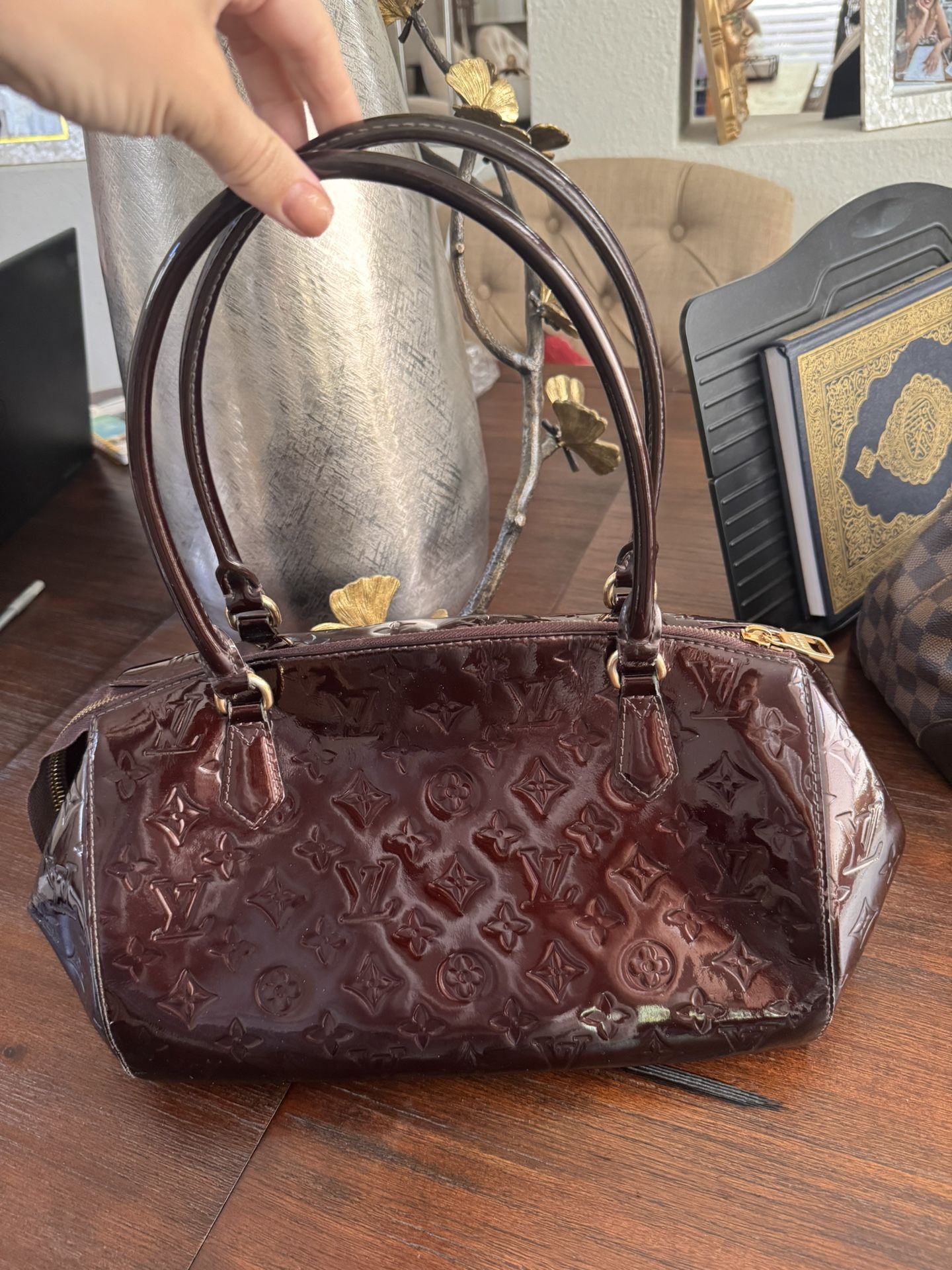 2011 Louis vuitton sherwood Handbag 100% Authentic