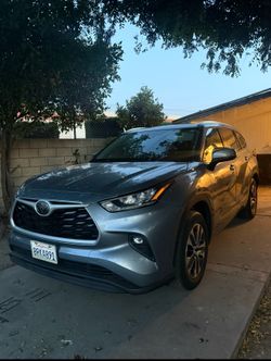 2020 Toyota Highlander XLE low miles