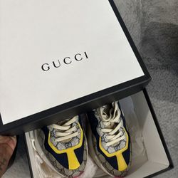 Almost Like NEW Multi Color Gucci shoes
