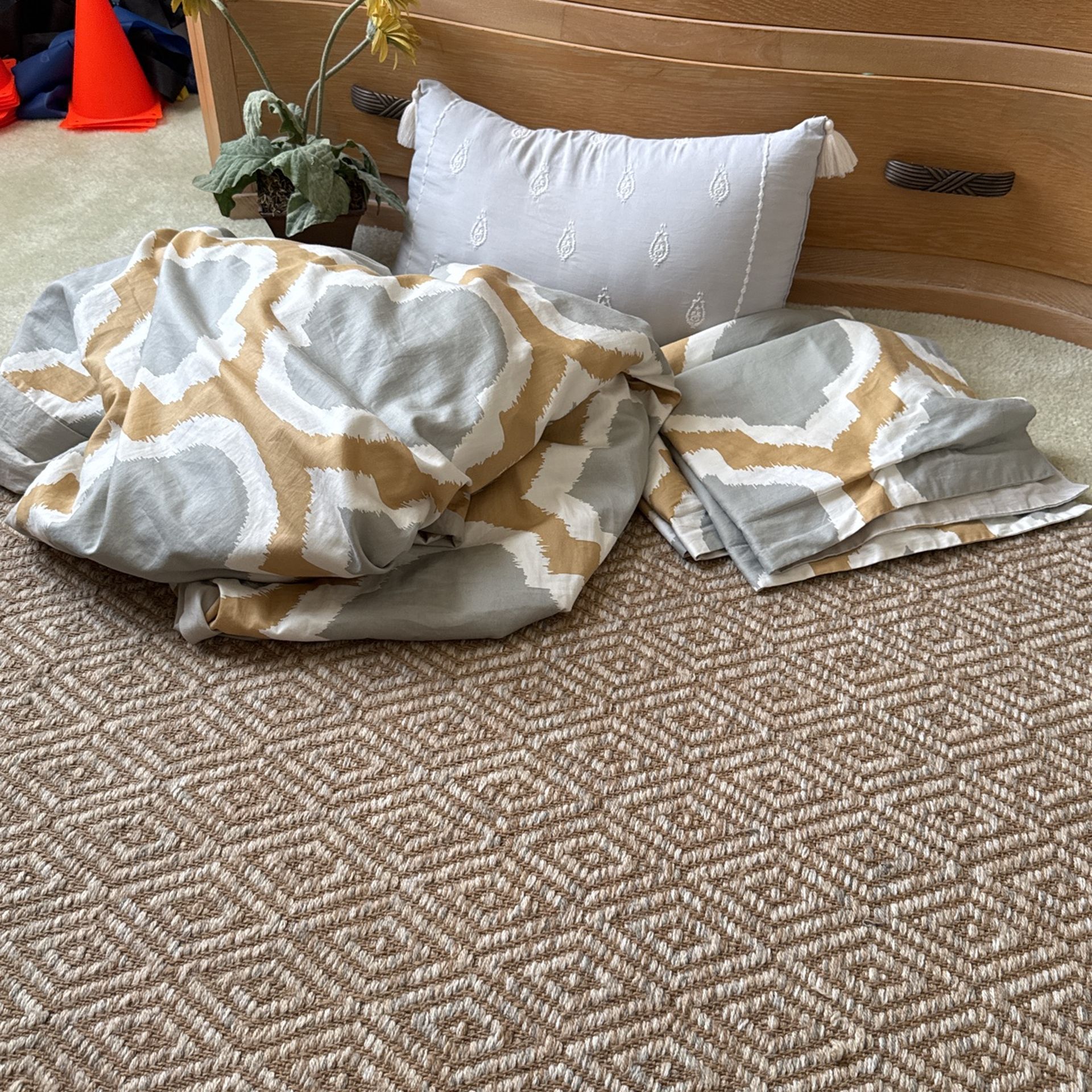 Queen Size Duvet, Pillow, Flower