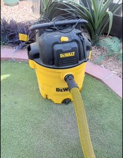 DEWALT 16 Gal 6.5 HP 116CFM Wet Dry Vacuum with Blower and Muffler DXV16PA
