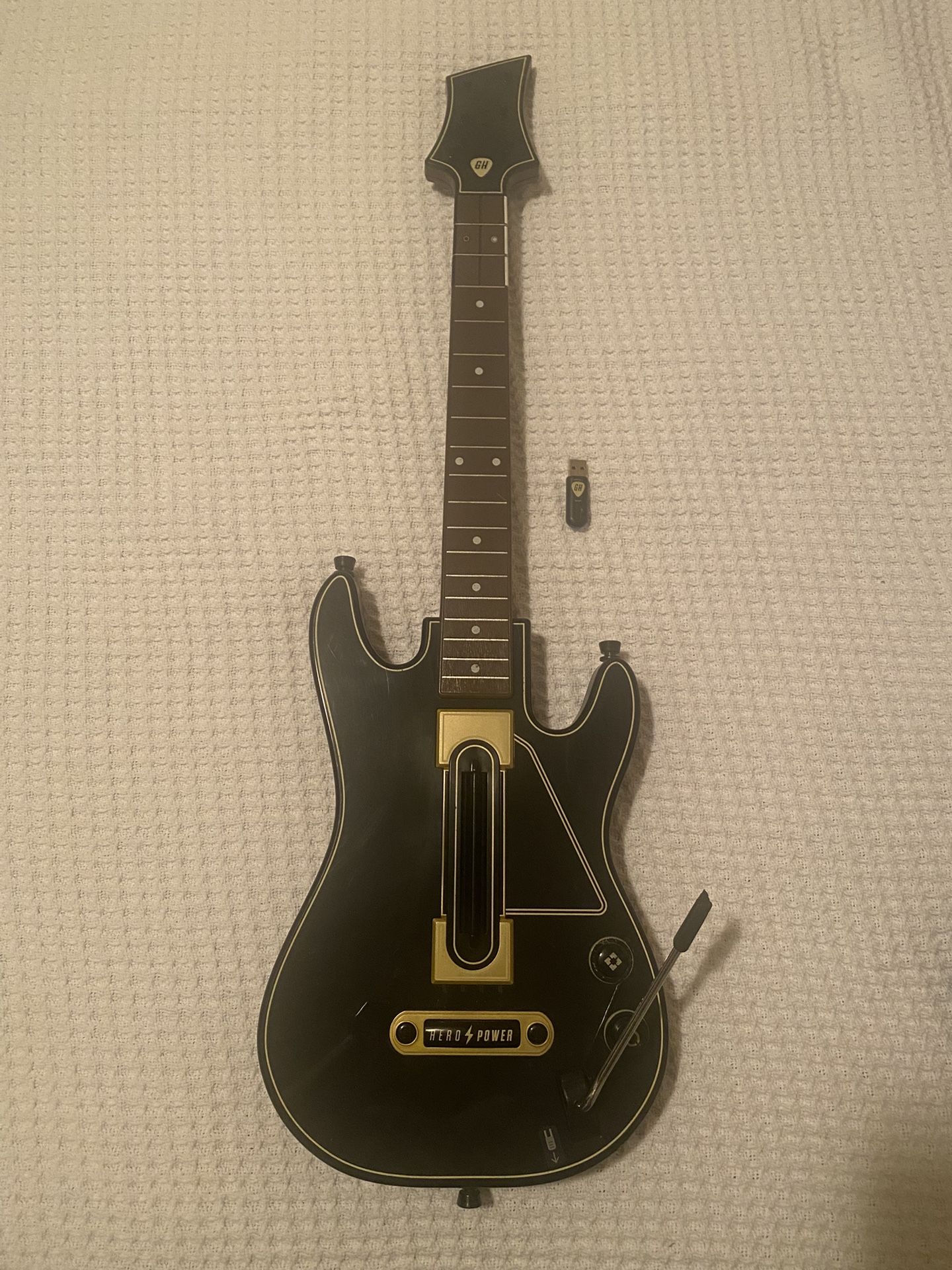 PS4 Guitar Hero Live Guitar And Dongle