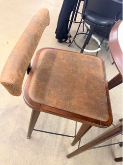 Brunswick Billiards Sao Bento pub table and stool set featuring a tempered glass top and Brazilian-inspired design.