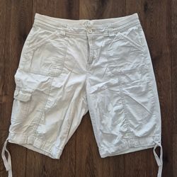 St John's Bay Light Khaki Cargo Shorts Sz 6
