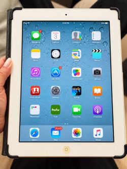 Apple iPad 3rd Gen 32GB 9.7” WiFi + Cord + Case – Works Great