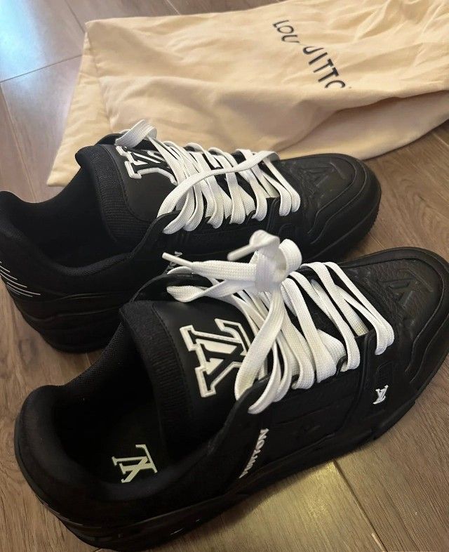Classic low-top trainers