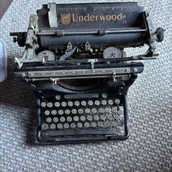 Vintage Antique Underwood II Typewriter 