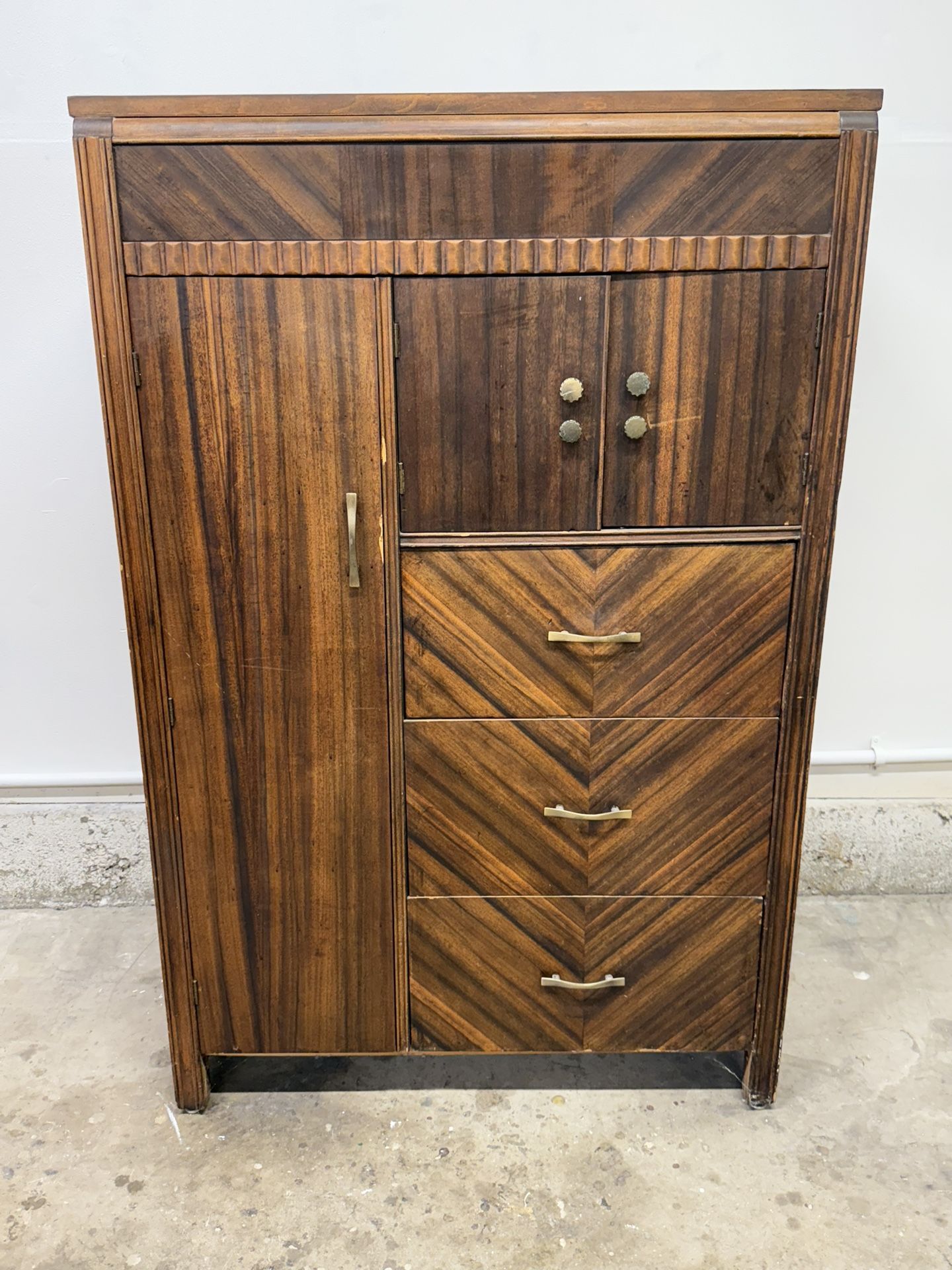 Dresser cabinet – antique