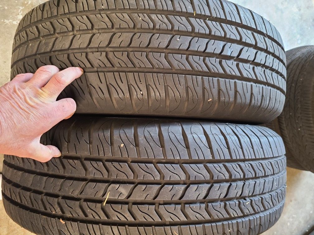 Set Of 2 Primewell Valera HT 265/70R17 Tires