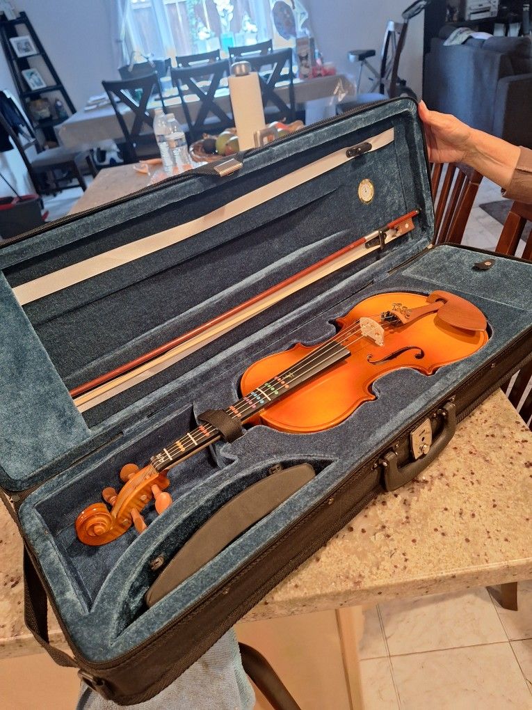 Violin Like new!!