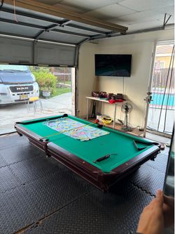 Pool Table/8 Ball