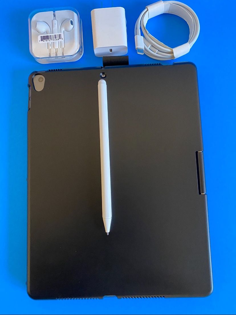 Apple IPad 9th Generation (10.2” Retina /Touch ID /IOS 17/ 2021 Model) 64GB with Pen, Keyboard & Accessories