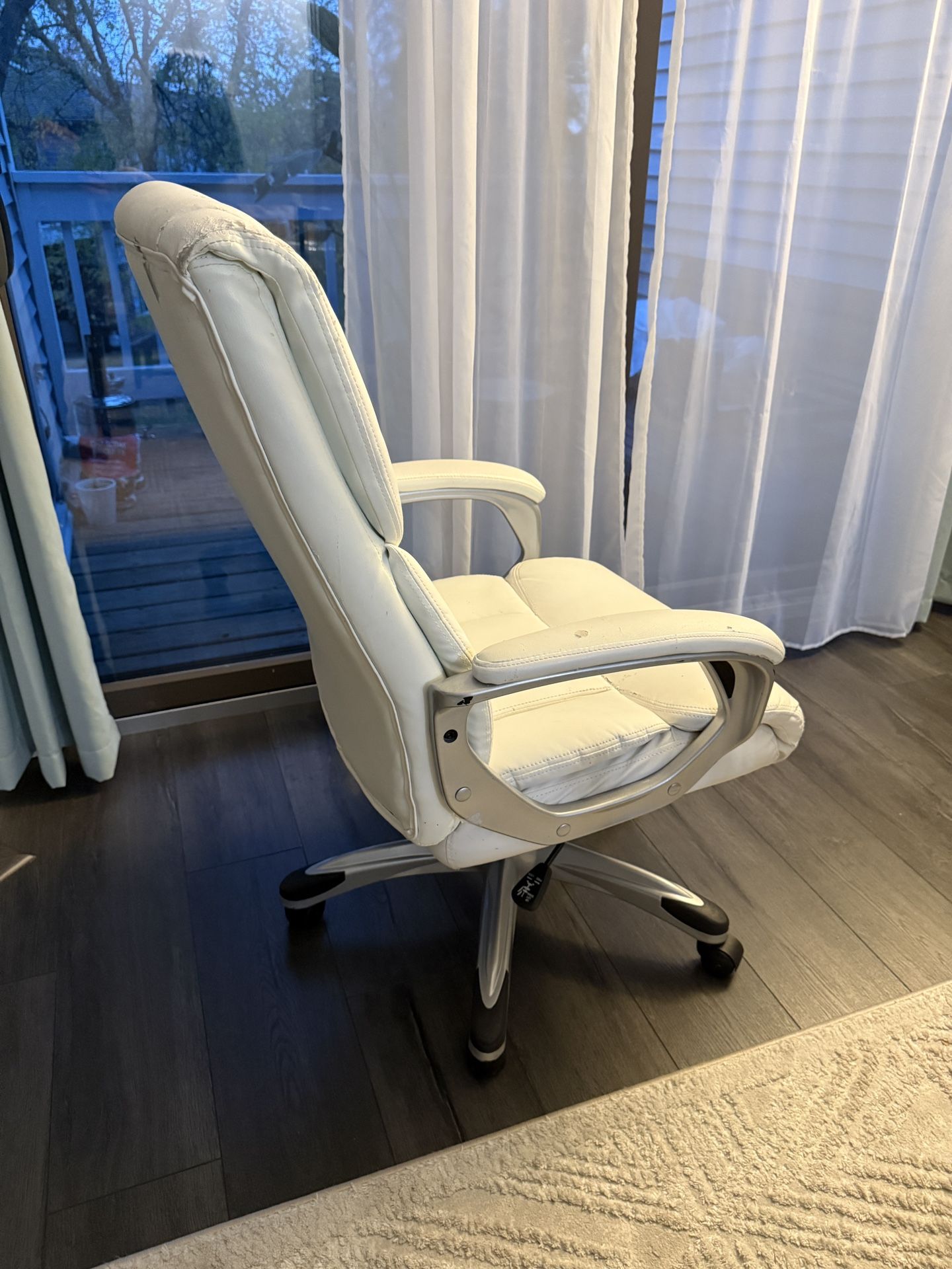 White Office Chair – Used, Comfortable