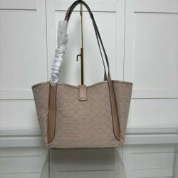 Coach Outlet Women's HADLEY Twist Lock Crossbody Tote Bag