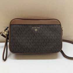 Michael Kors Jet Set Travel Crossbody Bag