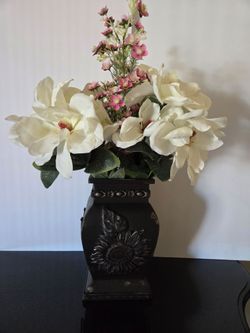 New Beautiful Metal Vase In Excellent Condition. Florals Not Included.