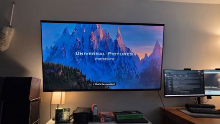 TCL 65” 5-Series QLED 4K Roku Smart TV – Like New + Wall Mount
