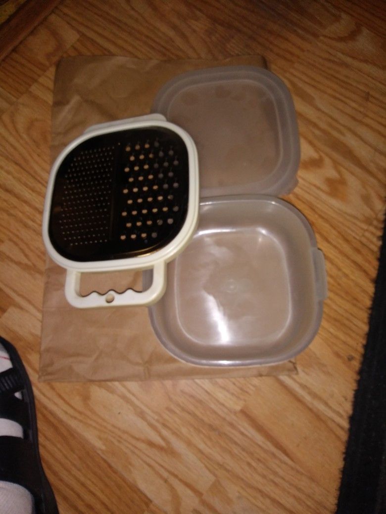 3 Piece Cheese Grater In White