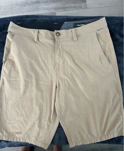 Volcom men short 34