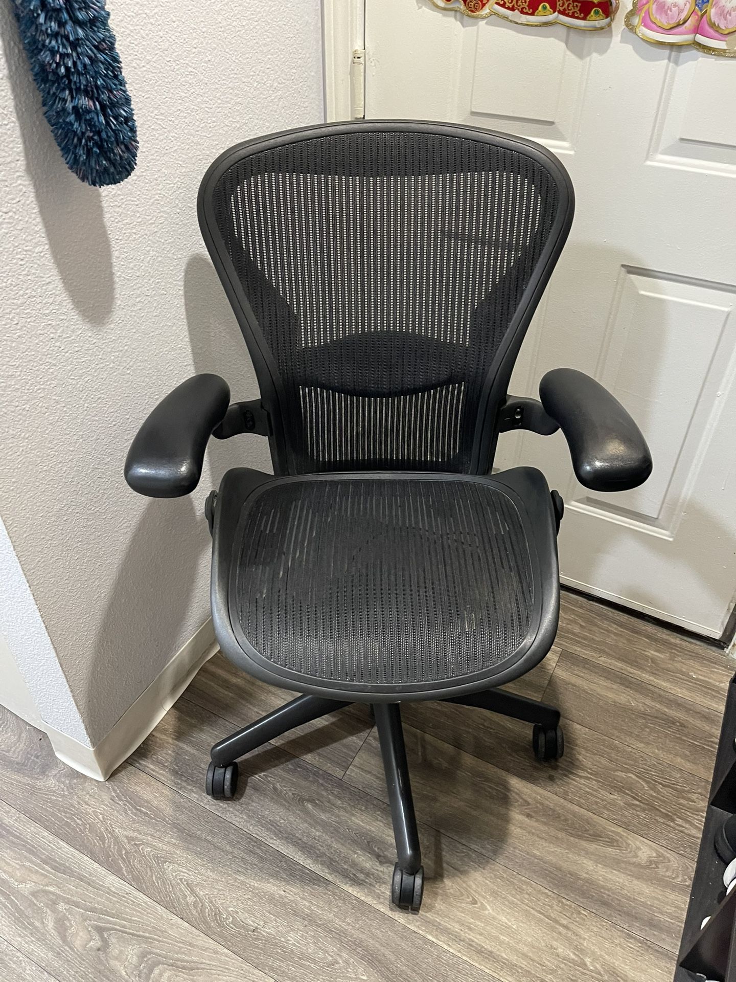 Herman Miller Aeron Office Chair ( SIZE B ) FULLY ADJUSTABLE !!