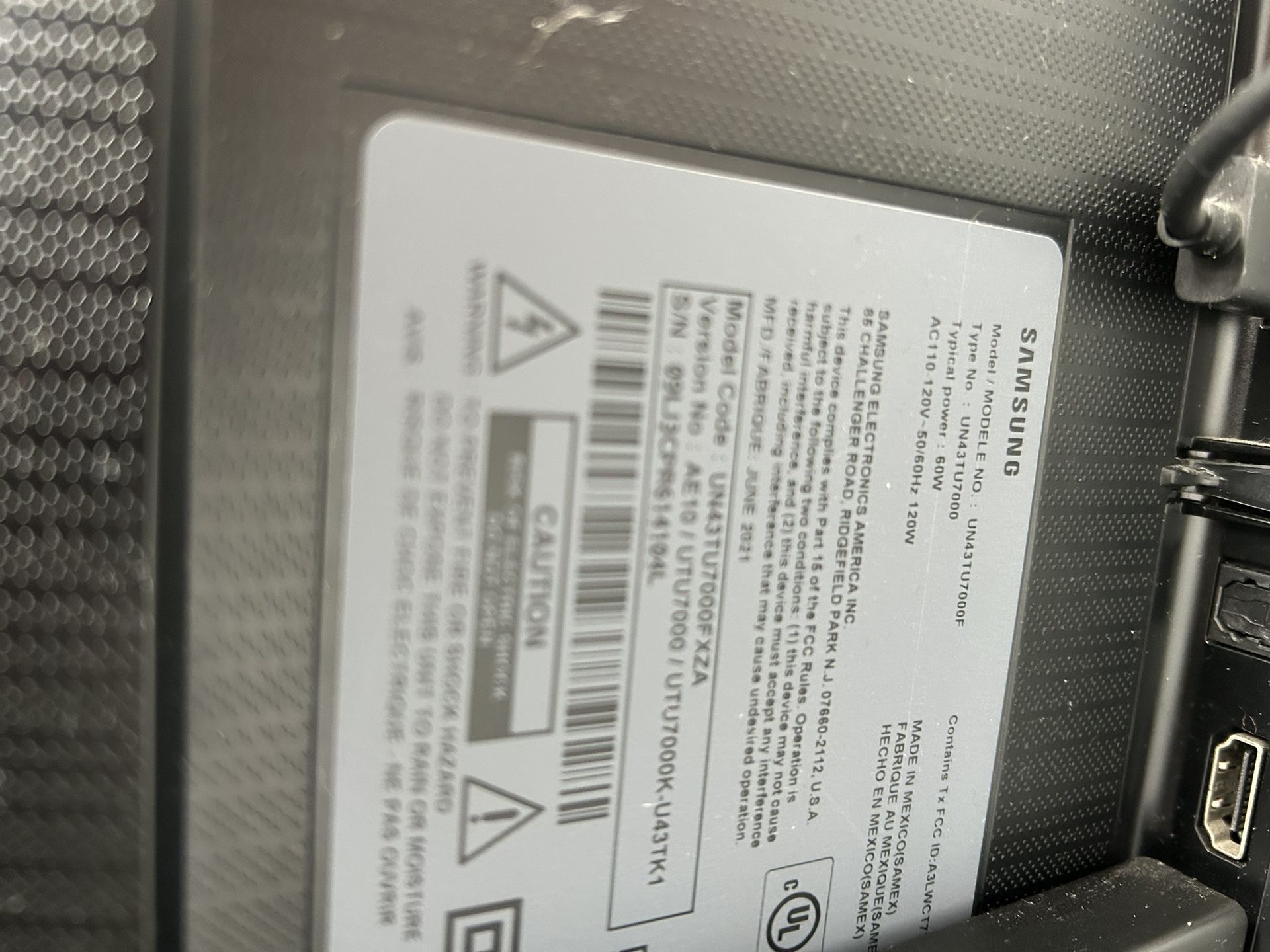 Samsung 43” 4K Smart TV + Wooden TV Stand – $250 OBO for Both (Discounted Bundle)