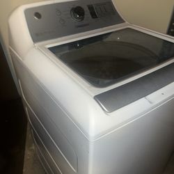 GE Digital Washer With Detergent Dispenser