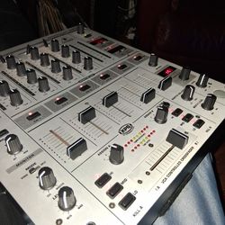 Beringer Djx700 Dj Mixer