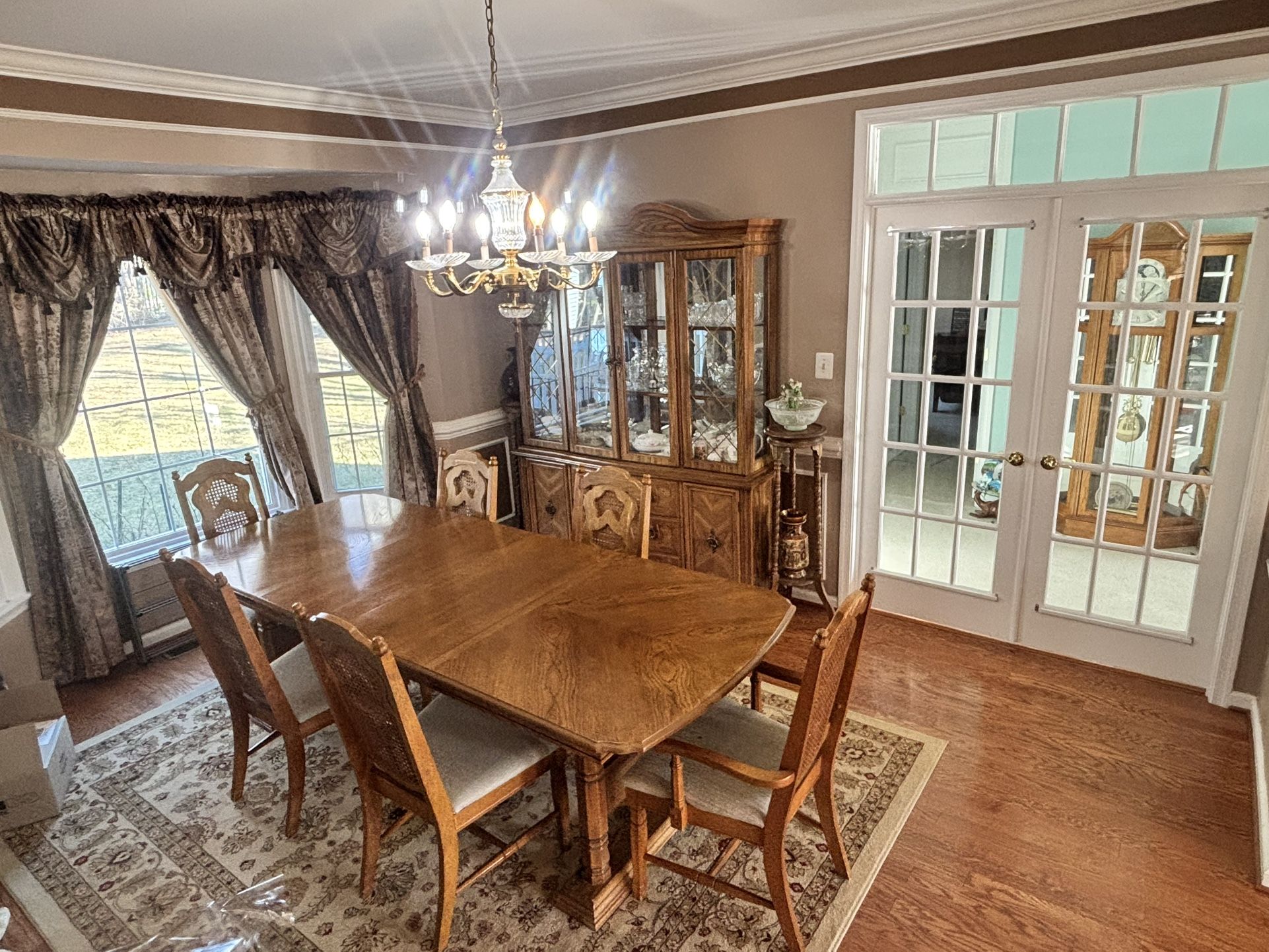 Solid Wood Dining Room Set – Table, Chairs & Hutch