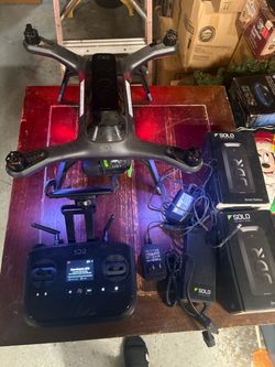 3DR Solo Smart Drone with Controller and Batteries