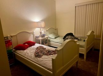 Twin bed set